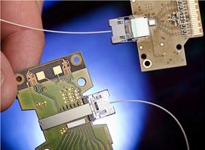 Intel apresenta chip fotnico a laser para substituir fios de cobre