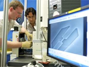 Nanofios estressados aceleram eltrons nos processadores