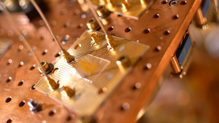 Chip eletroacstico faz processamento com ondas de som