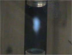 Laser superradiante  emitido por tomos sincronizados