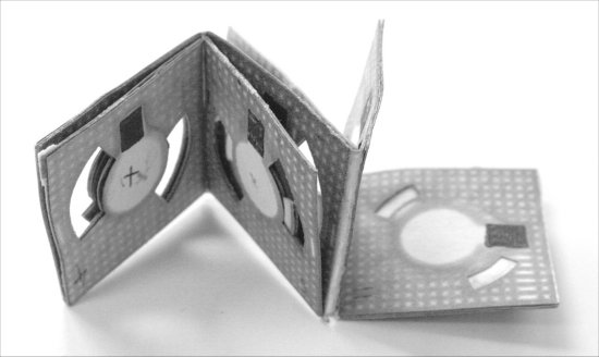 Bateria de origami  recarregada com gua suja