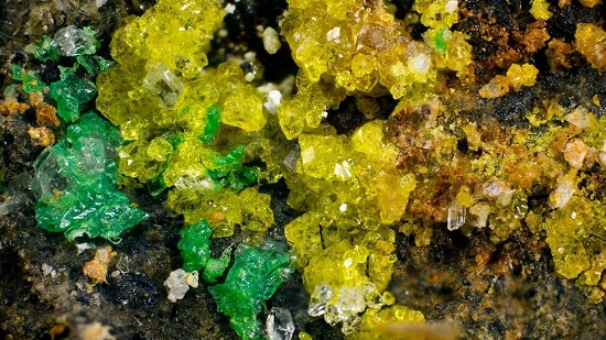 Descoberto o mineral mais complexo da Terra