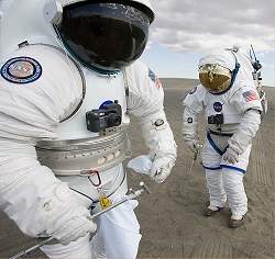 NASA testa robs lunares e novas roupas espaciais