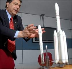 Presidente da Agência Espacial pede R$ 1 bi por ano