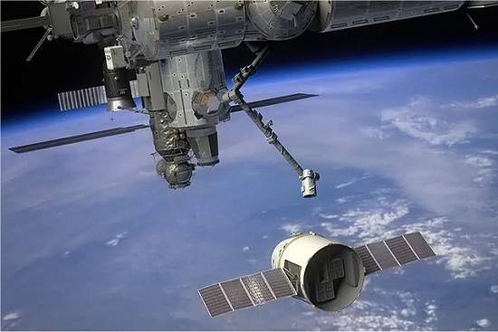 Nave privada Dragon pronta para primeira missão à Estação Espacial