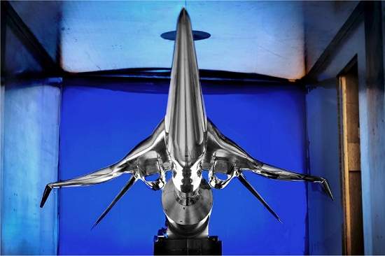 NASA testa avio supersnico em tnel de vento