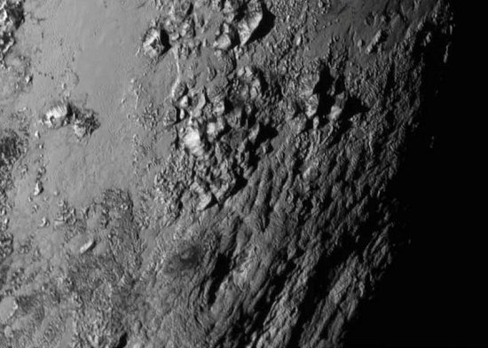 Pluto e Caronte parecem jovens