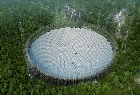 Maior radiotelescpio do mundo vai procurar vida extraterrestre