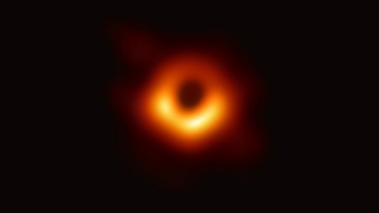 Astrnomos obtm primeira imagem de um buraco negro
