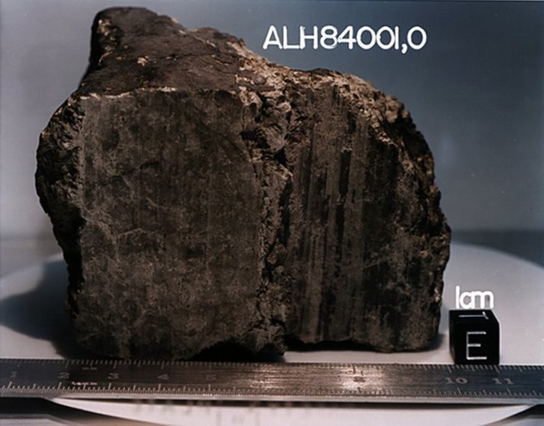 Meteorito de Marte tem material orgnico, mas no de origem biolgica