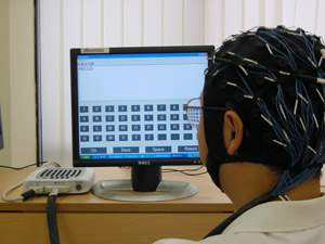 Interface crebro-computador traduz ondas cerebrais em quatro minutos