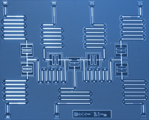 Supercomputador eletrnico contra-ataca e empurra computador quntico