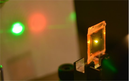 Cristais lquidos polimricos criam laser de borracha