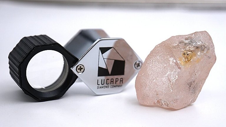 Diamante rosa encontrado em Angola  o maior em 300 anos