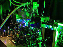 Novo microscpio hbrido revela nano-eletrnica