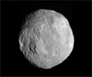 Sonda da NASA prestes a entrar em rbita do asteroide Vesta
