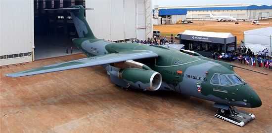 Embraer apresenta novo avio KC-390