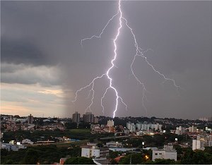 Aumento incidncia de raios em regies do Brasil