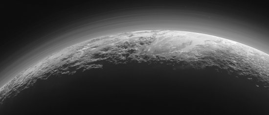 Novas fotos de Pluto indicam ciclo hidrolgico