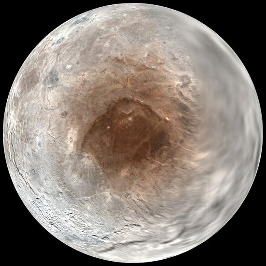 Pluto est colorindo sua lua de vermelho