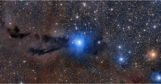 Estrela jovem emerge de nuvem de poeira csmica