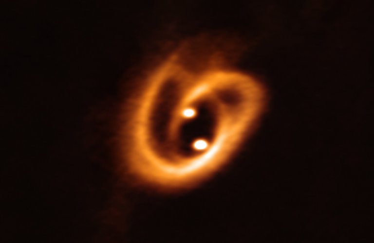 Astrnomos capturam rendas de um bero estelar