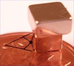 Microrrob voador manipula objetos em microescala com altssima preciso