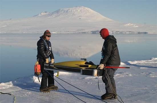 Rob submarino mergulha na pesquisa polar