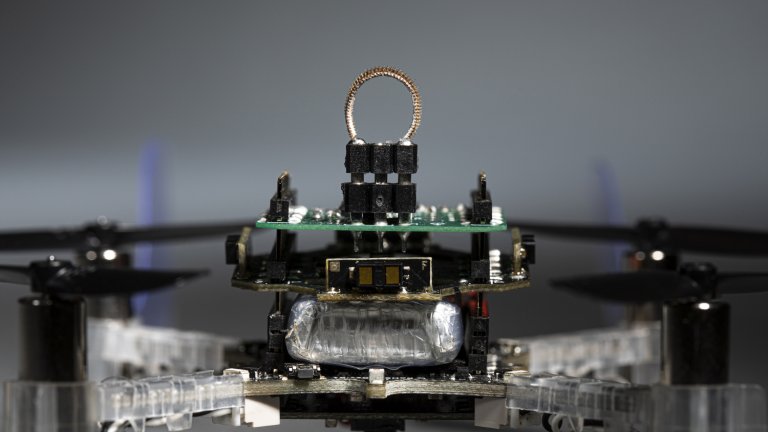 Drone binico sente cheiros usando antena de mariposa