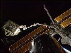 Astronautas instalam ltimo segmento da Estao Espacial Internacional