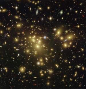Luz de aglomerados de galáxias confirma Teoria da Relatividade