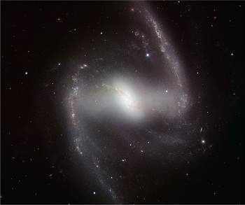 ESO revela novos segredos de galxia barrada semelhante  Via Lctea