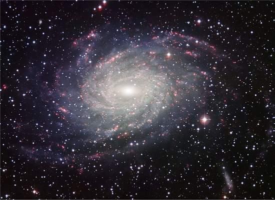 Telescópio ESO fotografa galáxia parecida com a Via Láctea