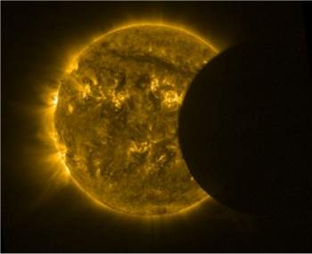 Sonda vê eclipse solar do espaço
