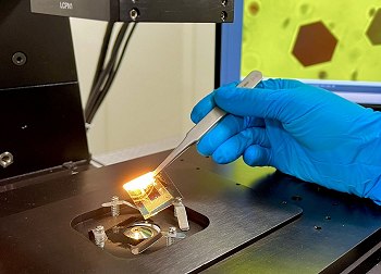 Foras fundamentais da natureza so transformadas em luz visvel