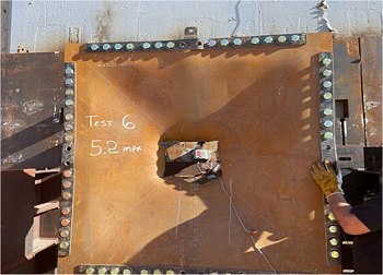 Impacto com trem mostra como espuma metlica supera ao