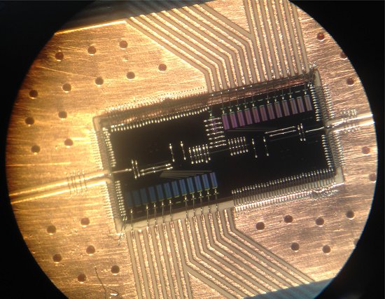 Este chip permite que a luz fale com a matéria