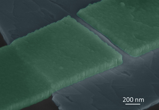 Primeiro supercondutor topolgico, frmions de Majorana e qubits que no perdem dados