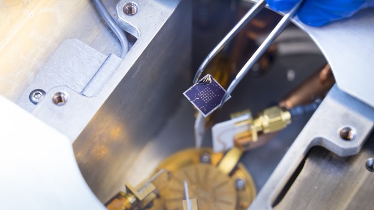 Transistores agora podem processar e armazenar informações