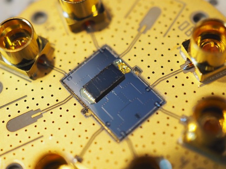 Novo hardware integra componentes mecânicos à tecnologia quântica
