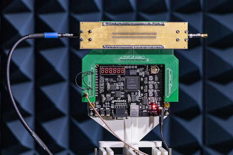 Antena de metassuperfcie faz codificao de espao-tempo via software