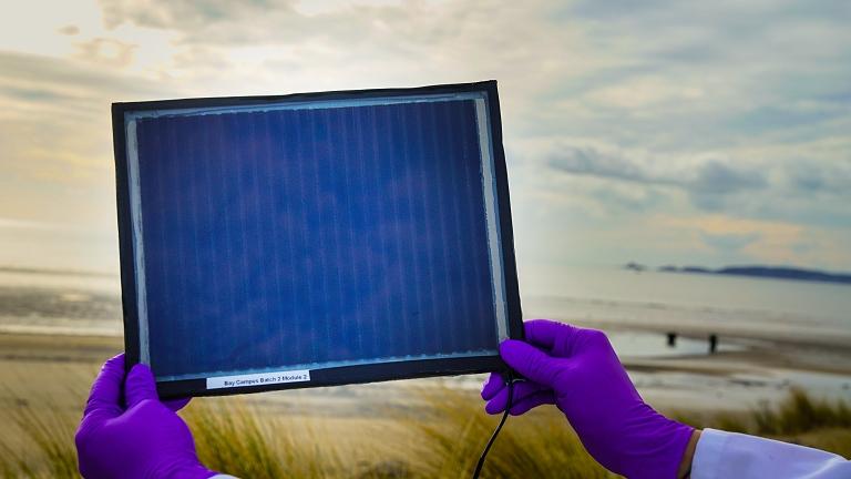 Clulas solares impressas em painis seis vezes maiores