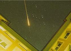 Raio laser  utilizado para disparar relmpagos pela primeira vez