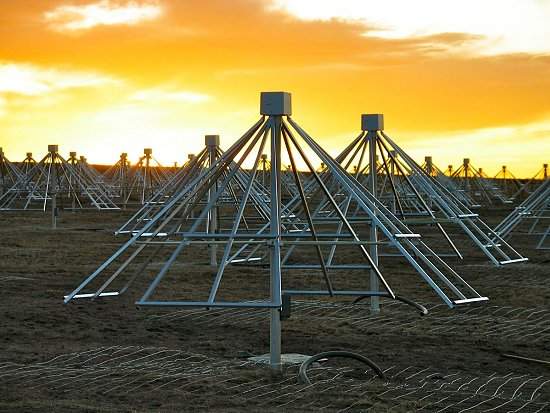 Radiotelescpio com 13.000 antenas vai buscar outras Terras