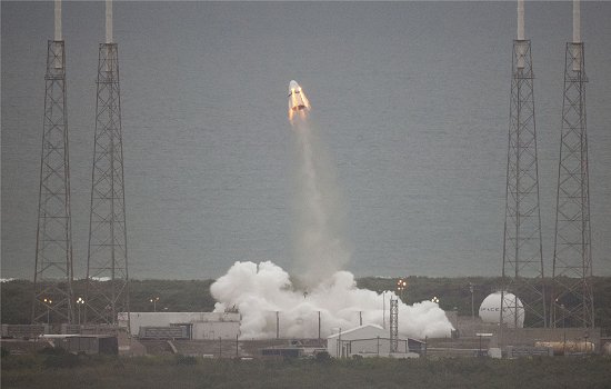 SpaceX demonstra sistema de salvamento de astronautas