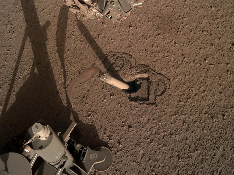 Marte expulsa perfuratriz do solo