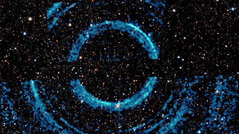 Astrônomos captam anéis ao redor de buraco negro