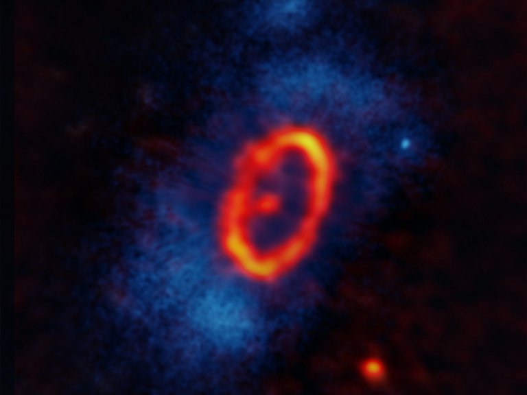Estrela possui o disco de detritos mais excêntrico já visto