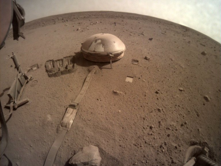 Sonda InSight não encontra água subterrânea em Marte