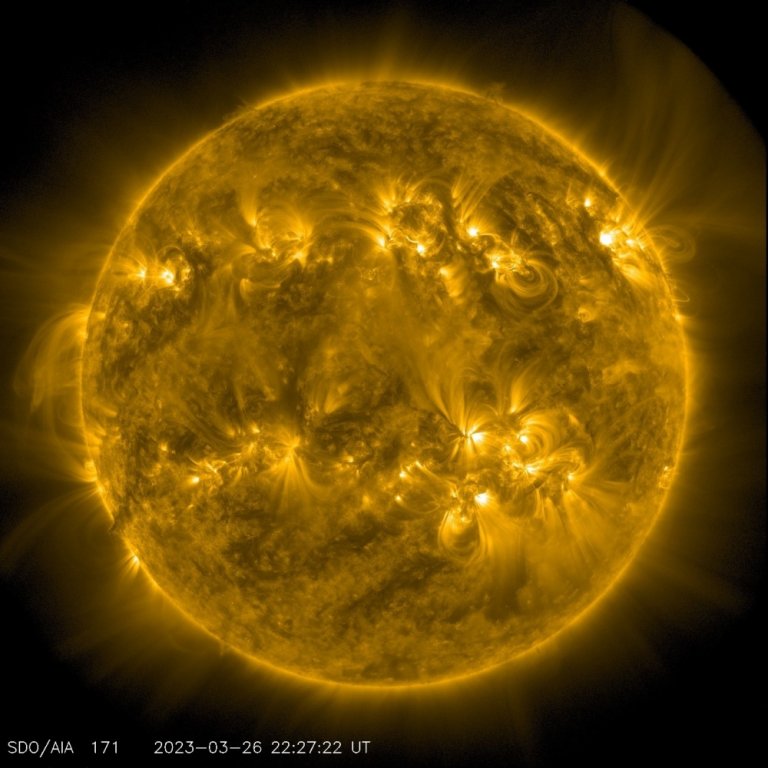 Temperatura das erupes do Sol aumenta nossa compreenso da dinmica solar